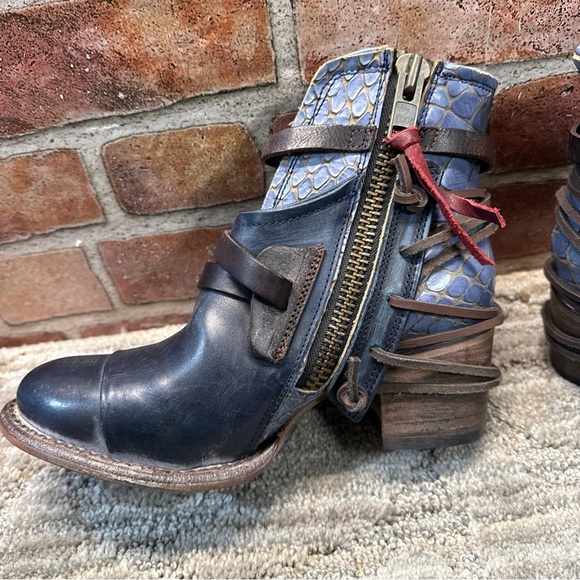 Freebird by Steven Crue Women's Leather Bootie Boots Blue, Size 7 Ankle Zip - Picture 10 of 13